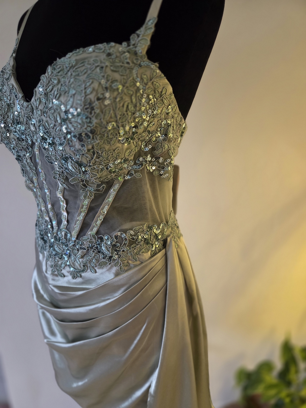 Elegant Sage Green Lace Appliqué Satin Mini Dress - Picture 4 of 10